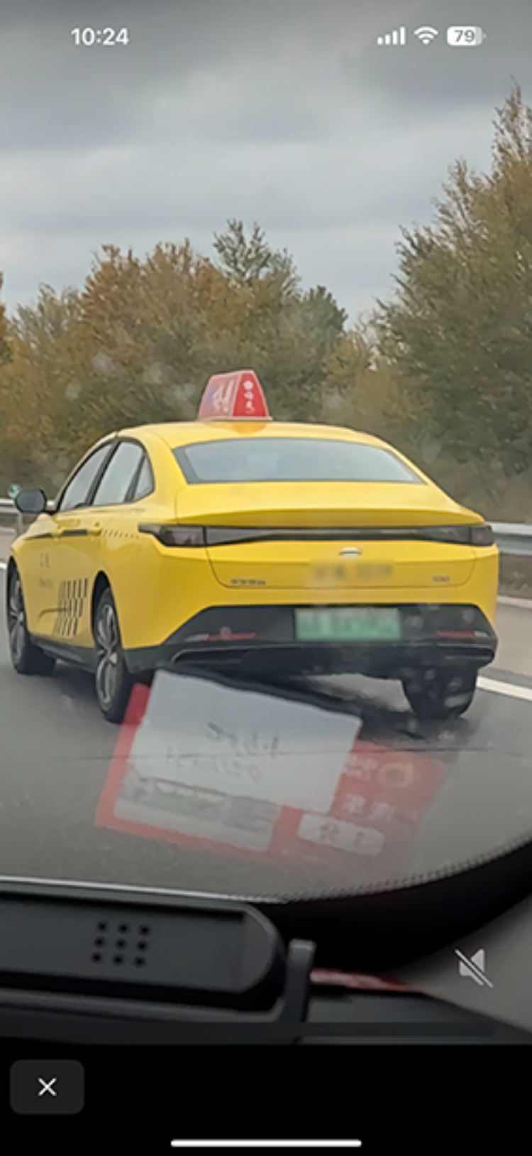 网红称从重庆打车1700公里到内蒙古，“计价器爆表”，否认是剧本；出租车公司：非正常打车